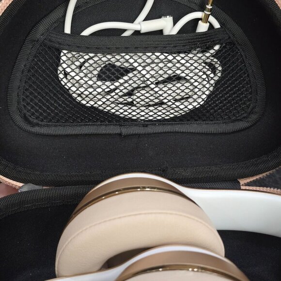 Beats Solo3 ✦ Rose Gold Wireless Headphones ✦ Limited Edition w/ Case On-Ear EUC - Picture 15 of 16